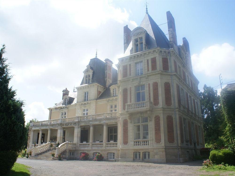 Chateau Le Breil Bed & Breakfast Cholet Exterior photo