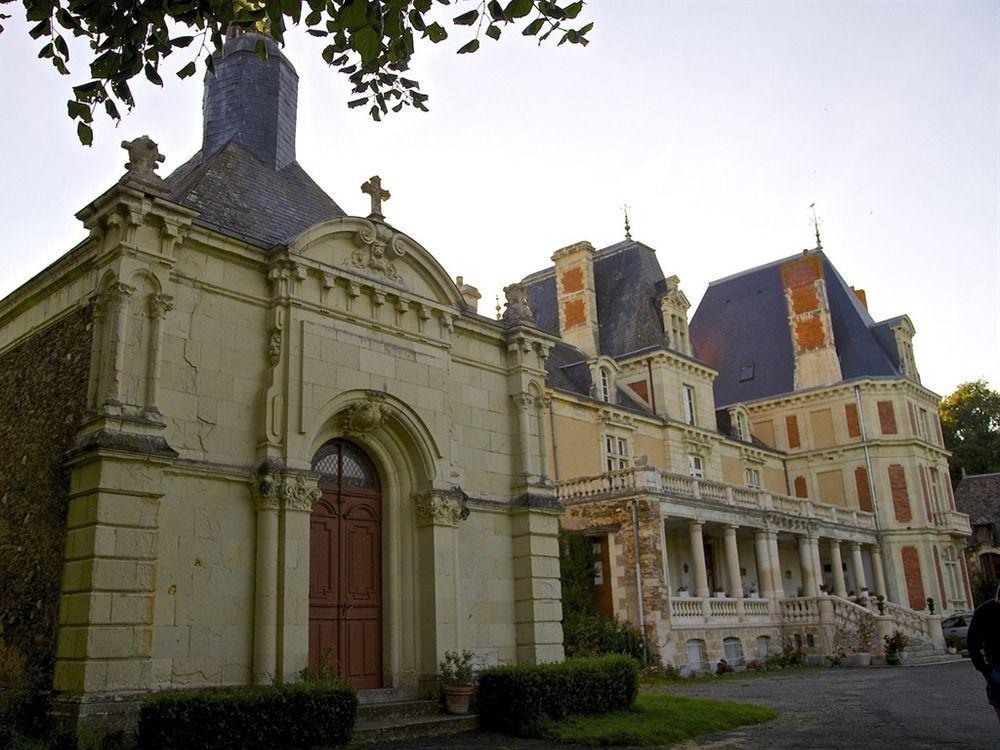 Chateau Le Breil Bed & Breakfast Cholet Exterior photo