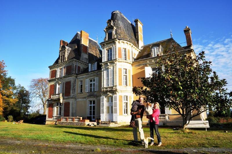 Chateau Le Breil Bed & Breakfast Cholet Exterior photo