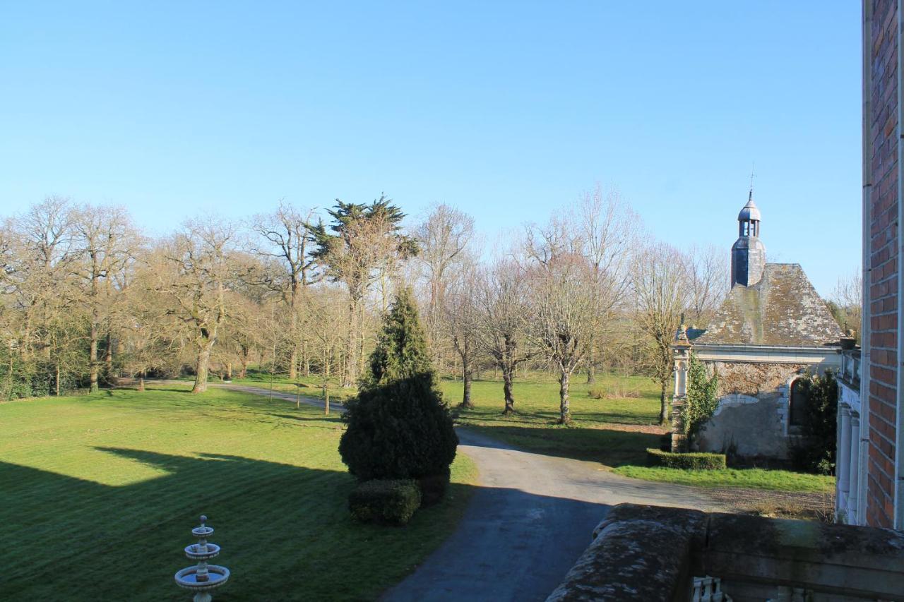 Chateau Le Breil Bed & Breakfast Cholet Exterior photo