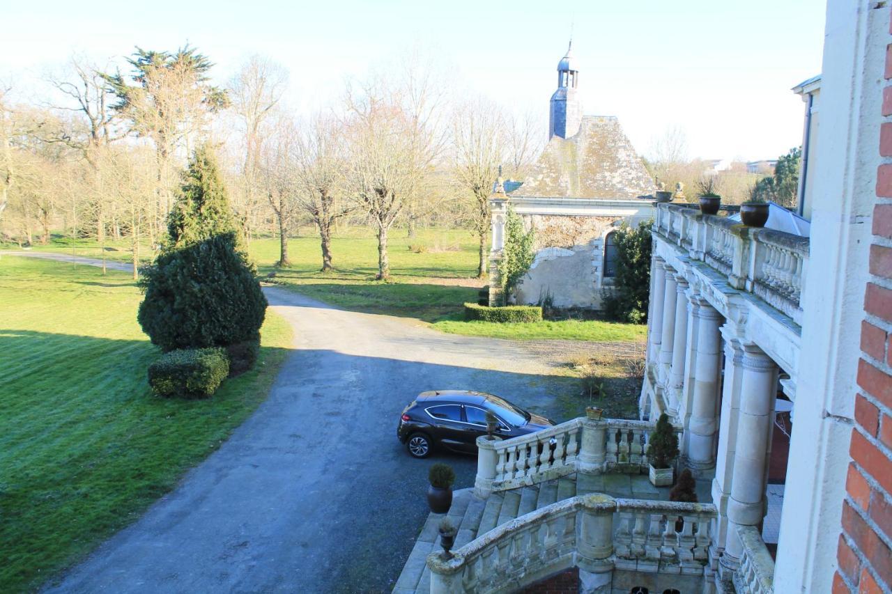 Chateau Le Breil Bed & Breakfast Cholet Exterior photo